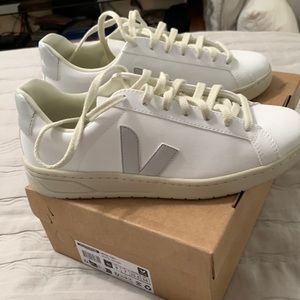 VEJA  women’s sneakers